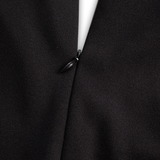 Nora | Viimeistelty Musta Mekko Vyöllä ja Mandarin-kauluksella